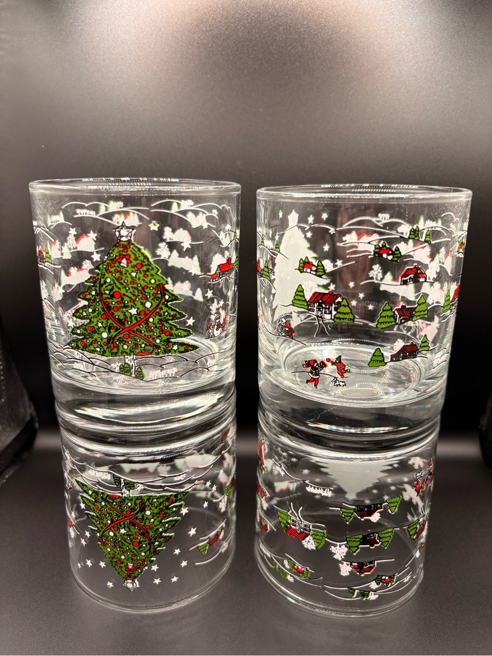 4 pc. Glasses VtG. Holiday Christmas Tree and Village Set-Green/Red Country Xmas